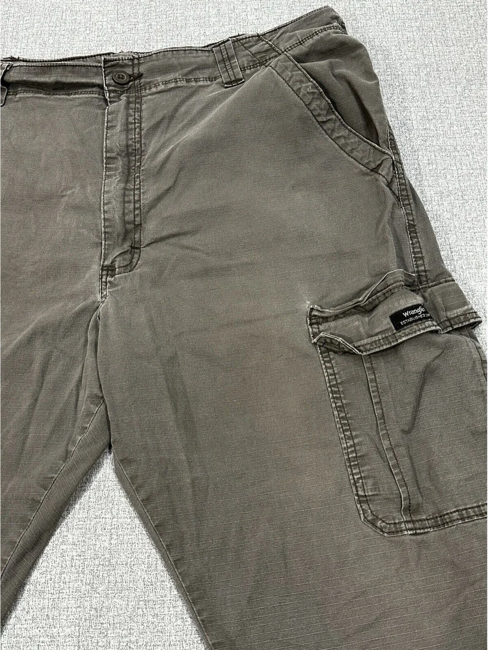 Wrangler Relaxed Fit Cargo Pants Men’s 37x29 Gray Workwear Utility – Flaws